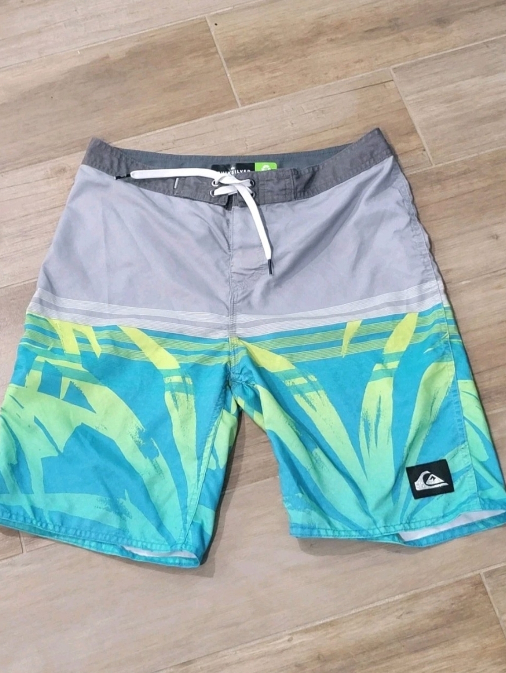Quiksilver Men’s Boardshorts Swim 28 EUC Gray, Teal & Lime Tropical